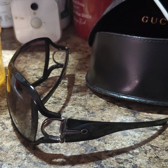 Gucci shades - Picture 2 of 2